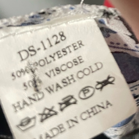 Kimono open style with stitched arm holes and short sleeves. One size - Picture 7 of 7